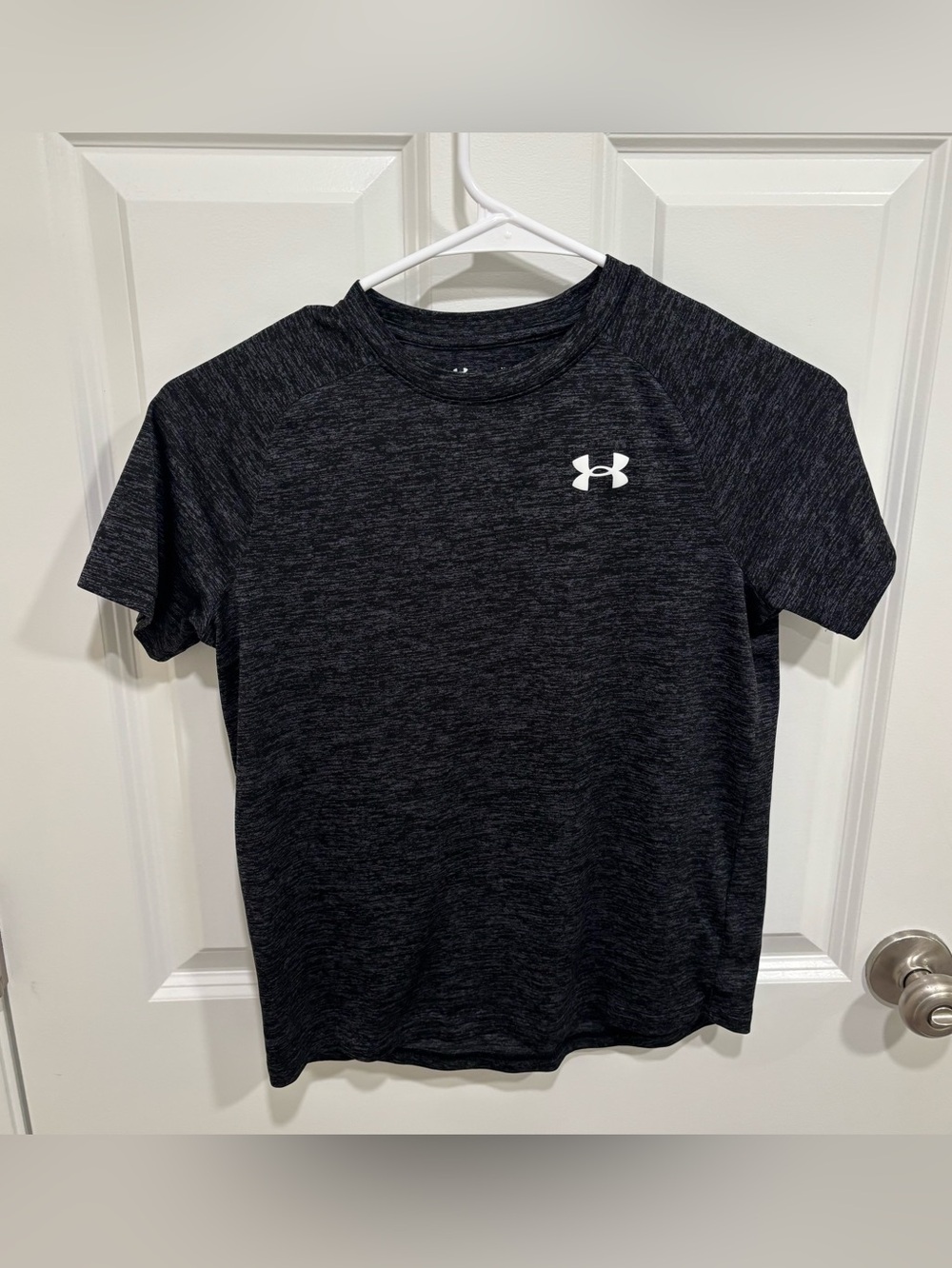 Under Armour Dark Heather Grey T-Shirt Boys U.S. Medium